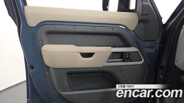 Land Rover Defender — Фото автомобиля 13