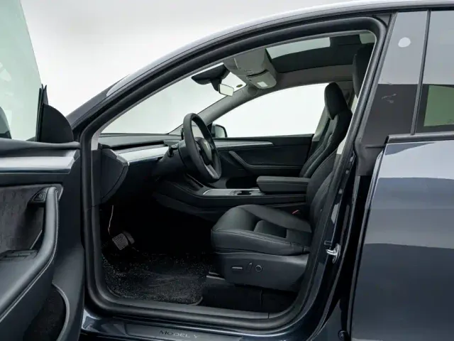 Tesla Model Y — Фото автомобиля 11