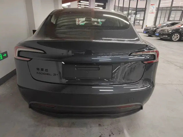 Tesla Model 3 — Фото автомобиля 16