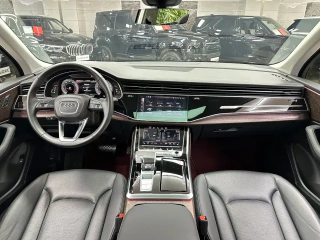 Audi Q7 — Фото автомобиля 17