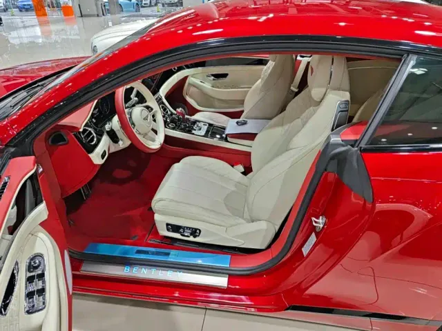 Bentley Continental — Фото автомобиля 8