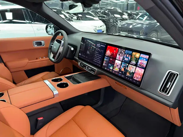 Li Auto L8 — Фото автомобиля 19
