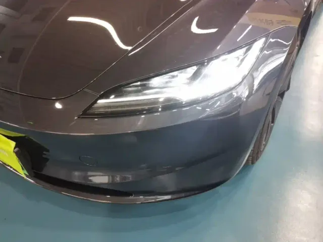 Tesla Model 3 — Фото автомобиля 23