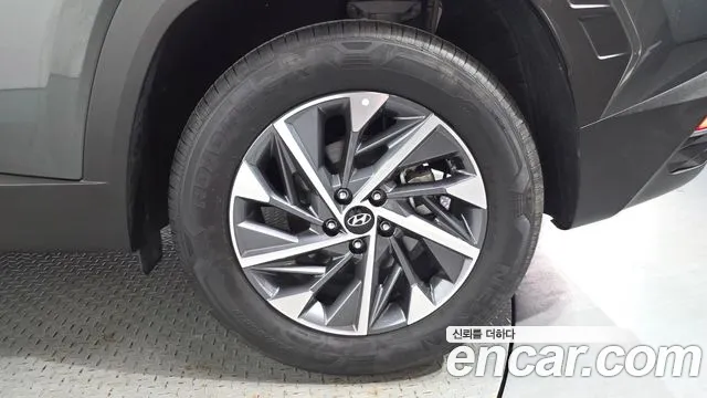 Hyundai Tucson Tucson (NX4) Дизель 2.0 2WD — Фото автомобиля 21