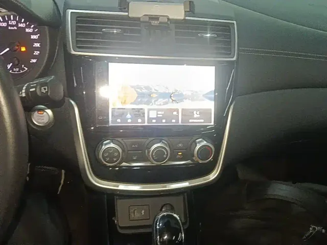 Nissan Tiida — Фото автомобиля 12