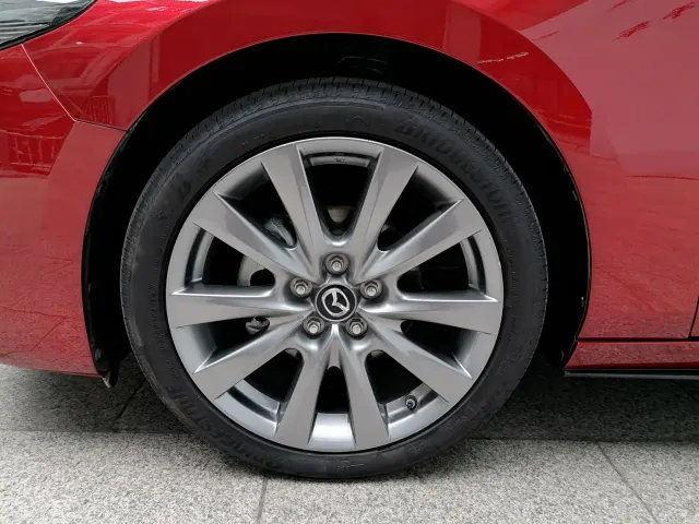 Mazda Axela — Фото автомобиля 8