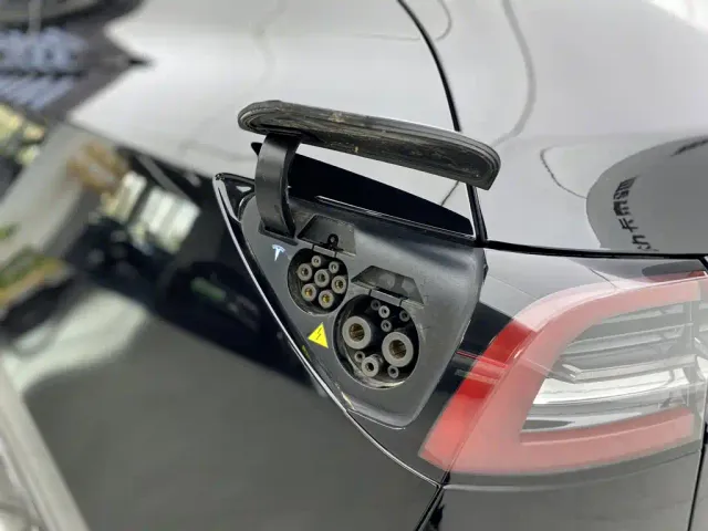 Tesla Model Y — Фото автомобиля 6
