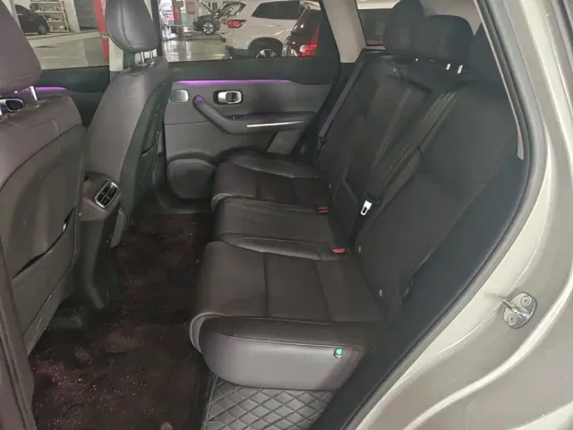 Leapmotor C10 — Фото автомобиля 16