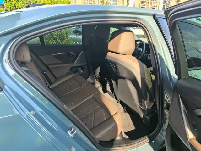BMW 5 Series — Фото автомобиля 14