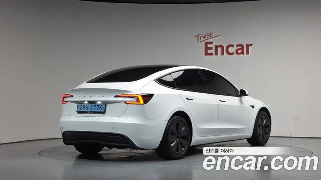 Tesla Model 3 — Фото автомобиля 2