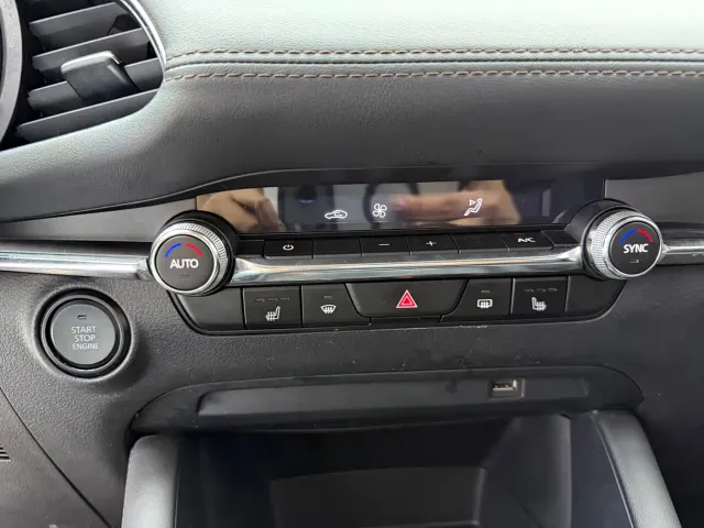 Mazda Axela — Фото автомобиля 12