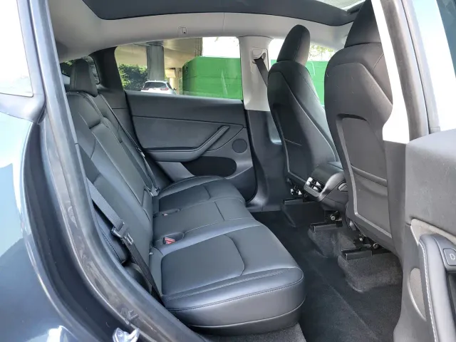 Tesla Model Y — Фото автомобиля 9