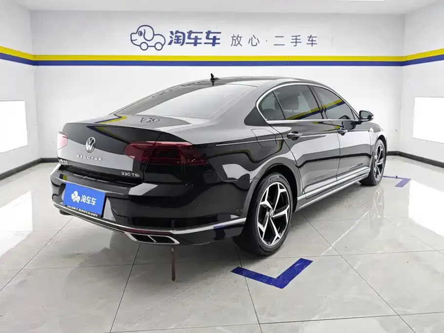 Volkswagen Magotan 2023 2 Million Units Anniversary Edition 330TSI DSG Leading Type — Фото автомобиля 3