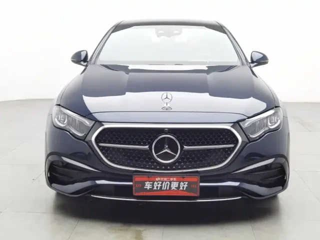 Mercedes-Benz E-Class — Фото автомобиля 3