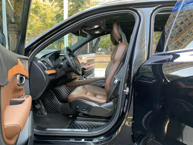Volvo XC90 — Фото автомобиля 16