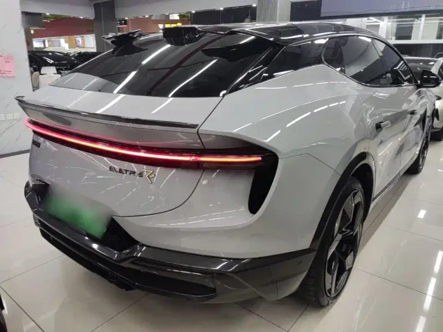 Lotus Eletre — Фото автомобиля 6