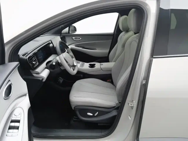 BYD Sealion 06 — Фото автомобиля 10