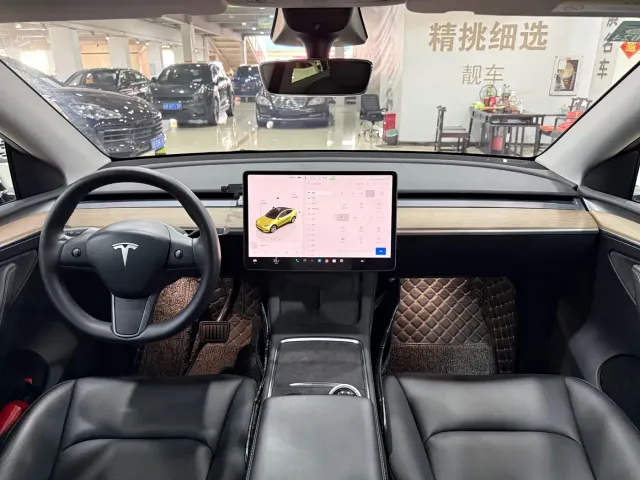Tesla Model Y — Фото автомобиля 5