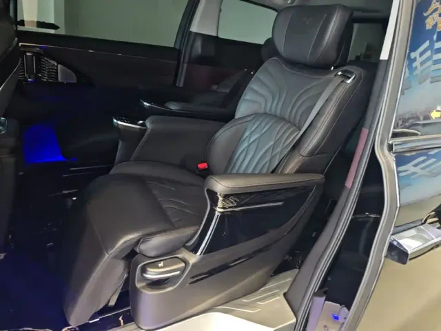 GAC Trumpchi M8 — Фото автомобиля 16