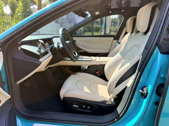 Xiaomi SU7 — Фото автомобиля 9
