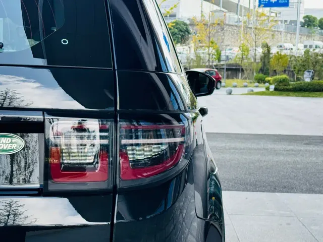 Land Rover Discovery Sport — Фото автомобиля 7