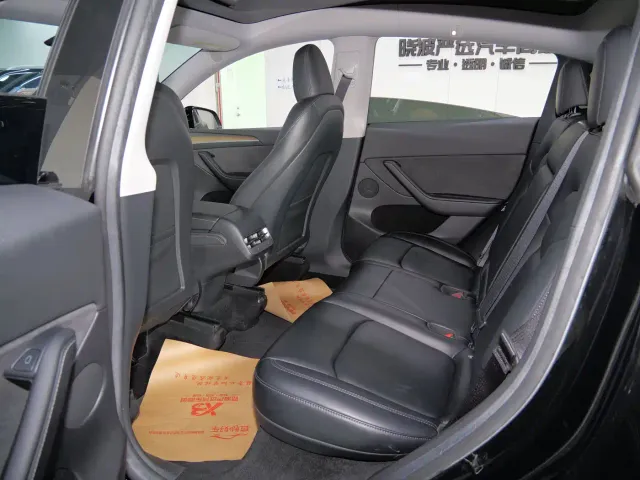 Tesla Model Y — Фото автомобиля 8
