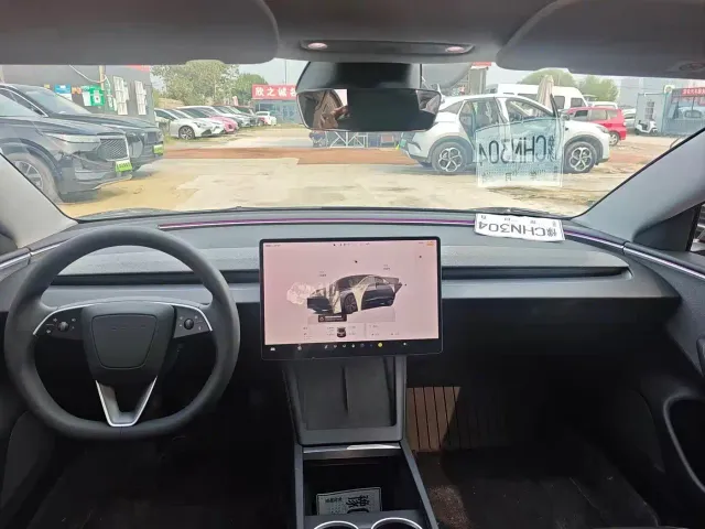 Tesla Model 3 — Фото автомобиля 4