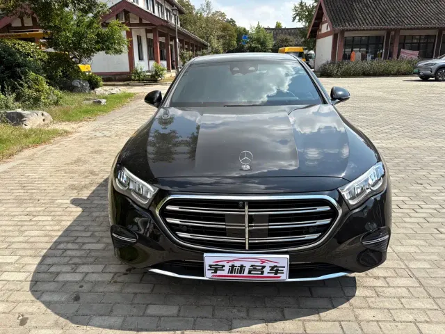 Mercedes-Benz E-Class — Фото автомобиля 2