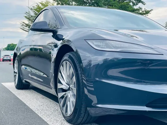 Tesla Model 3 — Фото автомобиля 14