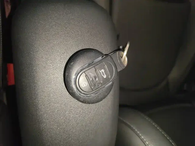MINI Hatch — Фото автомобиля 8