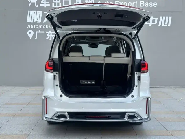 GAC Trumpchi M8 — Фото автомобиля 16