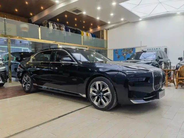 BMW 7 Series — Фото автомобиля 3