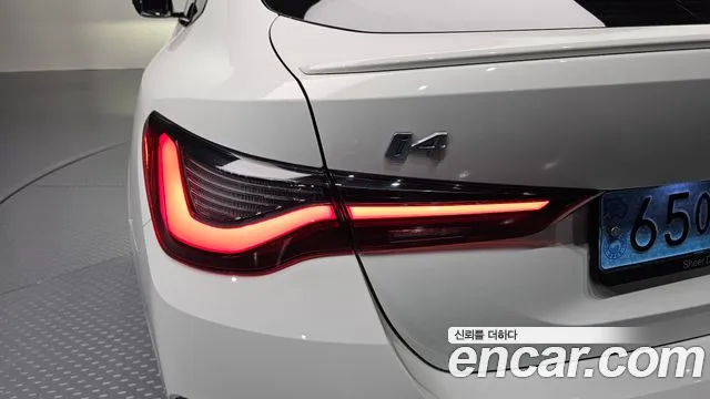 BMW i4 — Фото автомобиля 21