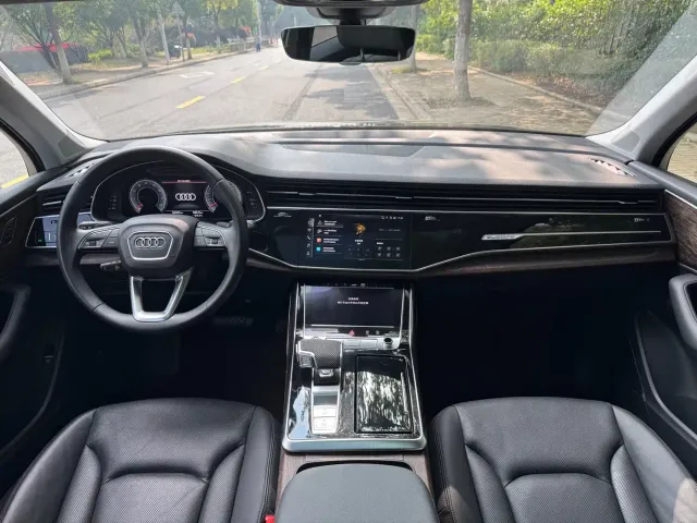 Audi Q7 — Фото автомобиля 15