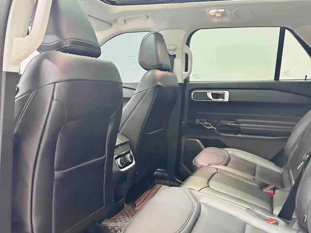 Ford Explorer — Фото автомобиля 10