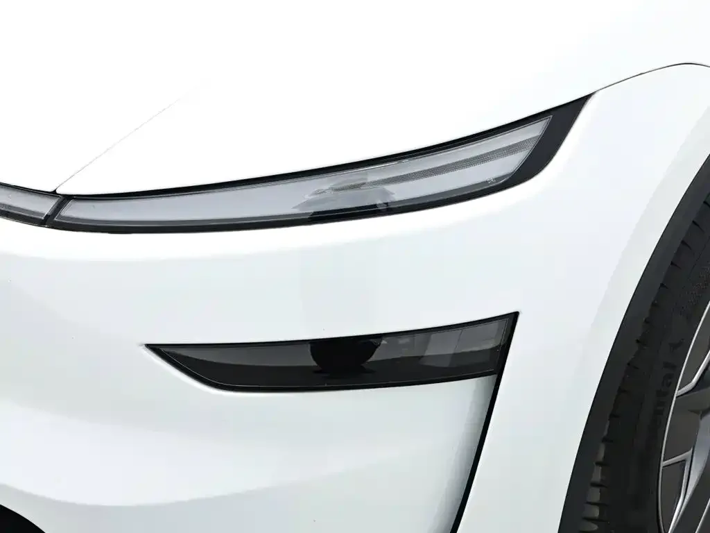 Tesla Model Y L 2025 Facelift Long Range AWD — Фото автомобиля 17