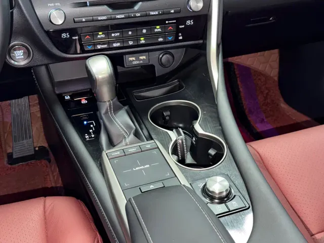 Lexus RX — Фото автомобиля 10