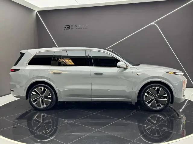 Li Auto L9 — Фото автомобиля 18