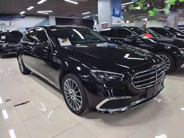 Mercedes-Benz E-Class — Фото автомобиля 3