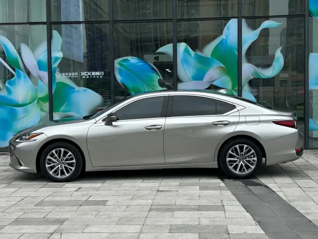 Lexus ES — Фото автомобиля 7