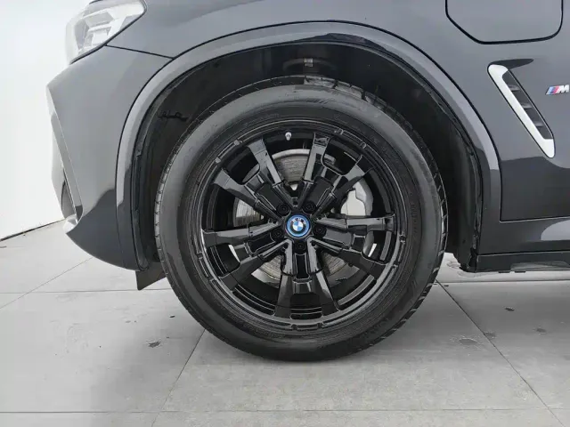 BMW iX3 — Фото автомобиля 17