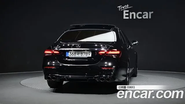 Mercedes-Benz E-Class — Фото автомобиля 4