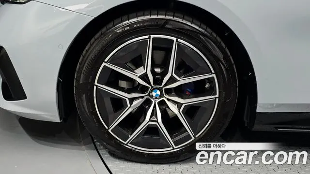 BMW 5 Series G60 — Фото автомобиля 5