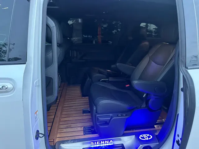 Toyota Sienna — Фото автомобиля 6