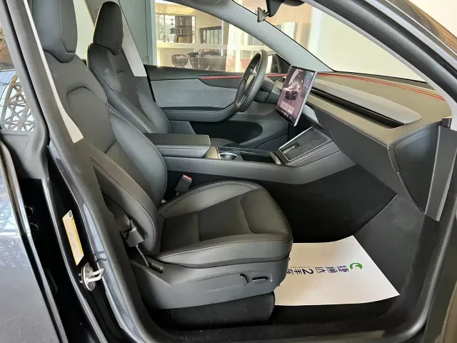 Tesla Model Y — Фото автомобиля 4