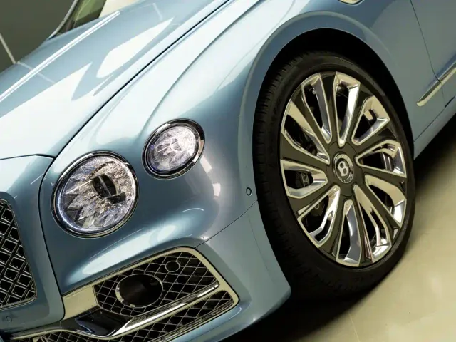Bentley Flying Spur — Фото автомобиля 3