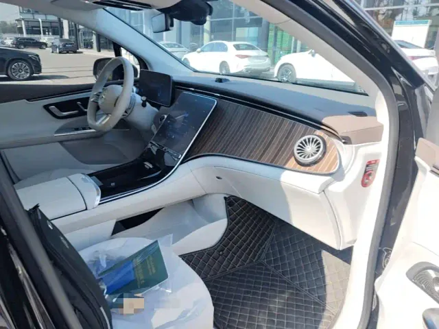 Mercedes-Benz EQE SUV — Фото автомобиля 8