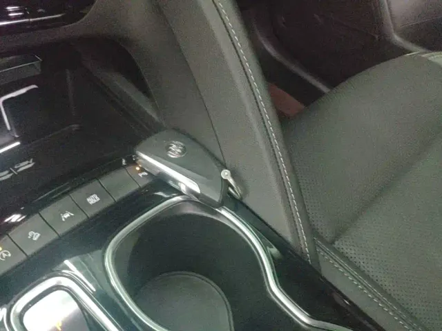 Buick Envision Plus — Фото автомобиля 8
