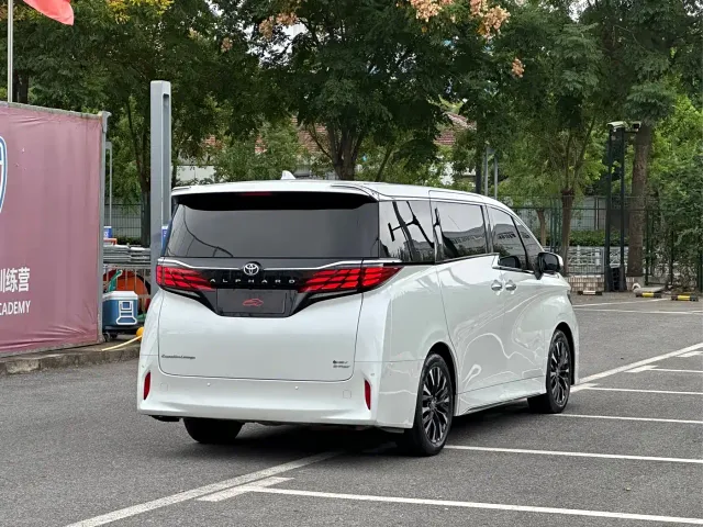 Toyota Alphard — Фото автомобиля 5