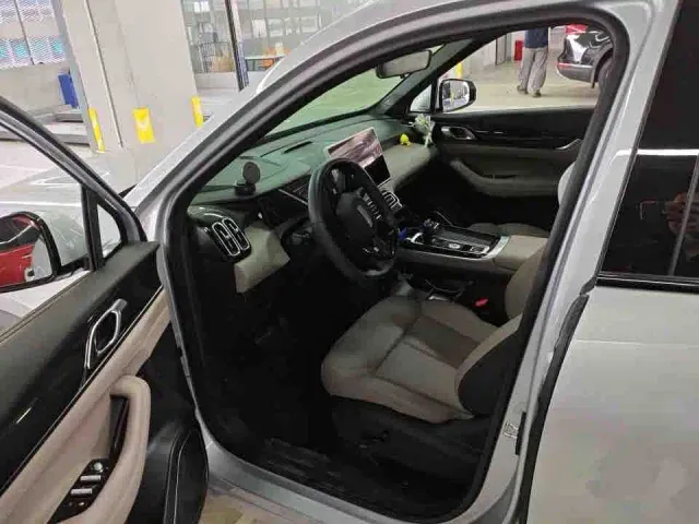 Geely Boyue L — Фото автомобиля 7